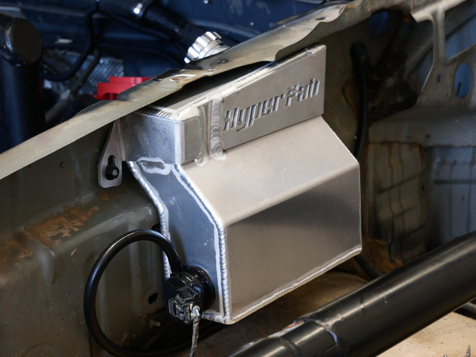 N70 Hilux Inner Guard Washer Bottle